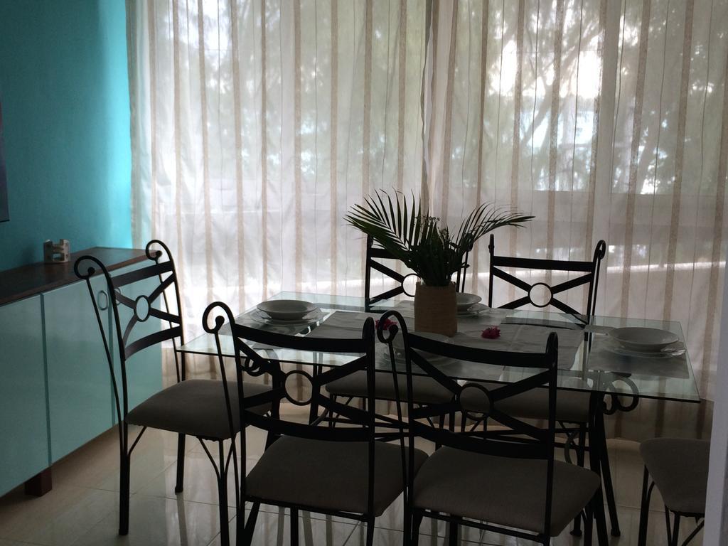 Seaview Holiday Apartments Гранд-Бэй Экстерьер фото