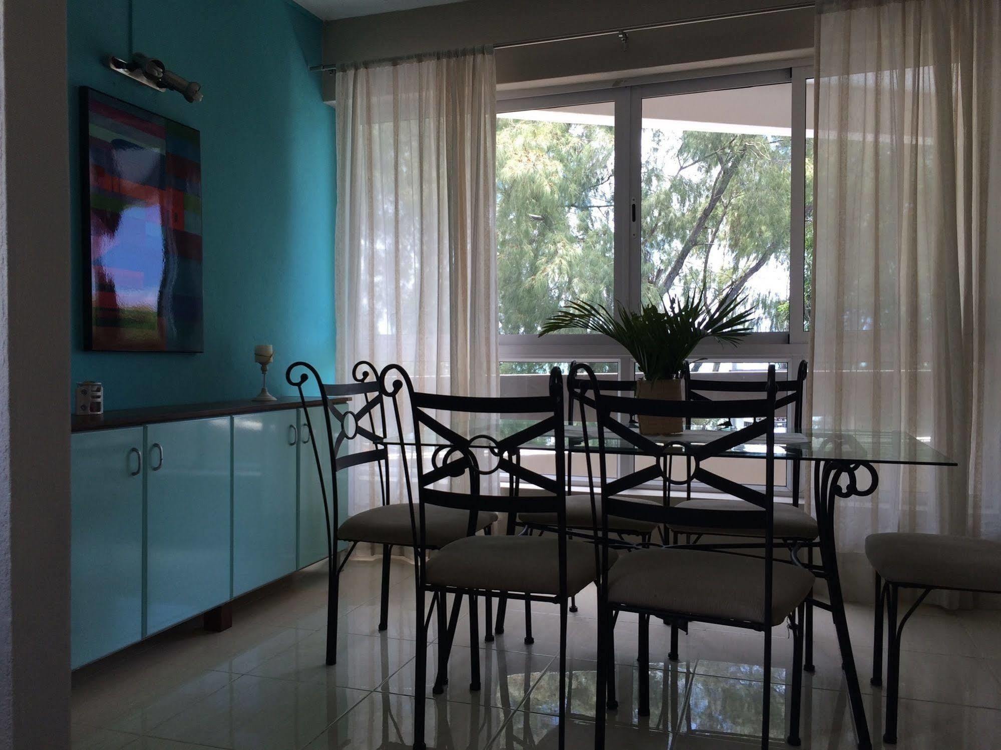 Seaview Holiday Apartments Гранд-Бэй Экстерьер фото