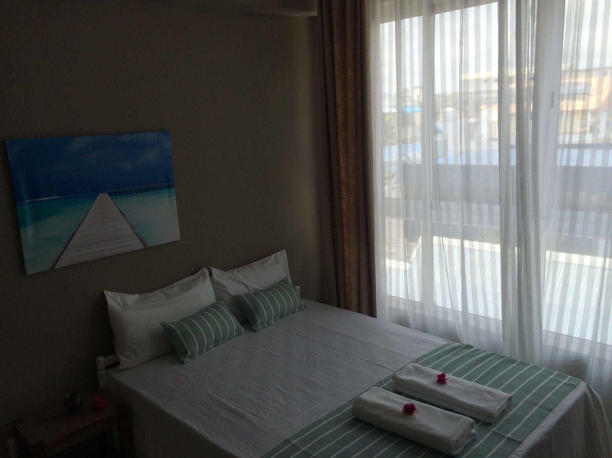 Seaview Holiday Apartments Гранд-Бэй Экстерьер фото
